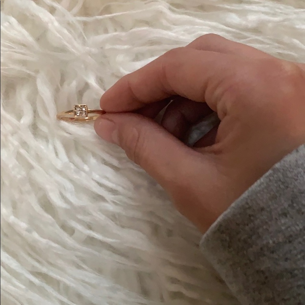 Gold diamond ring